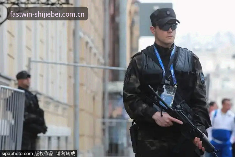 世界杯安保策略深度剖析：英警员赴美人数骤减背后的博弈与启示